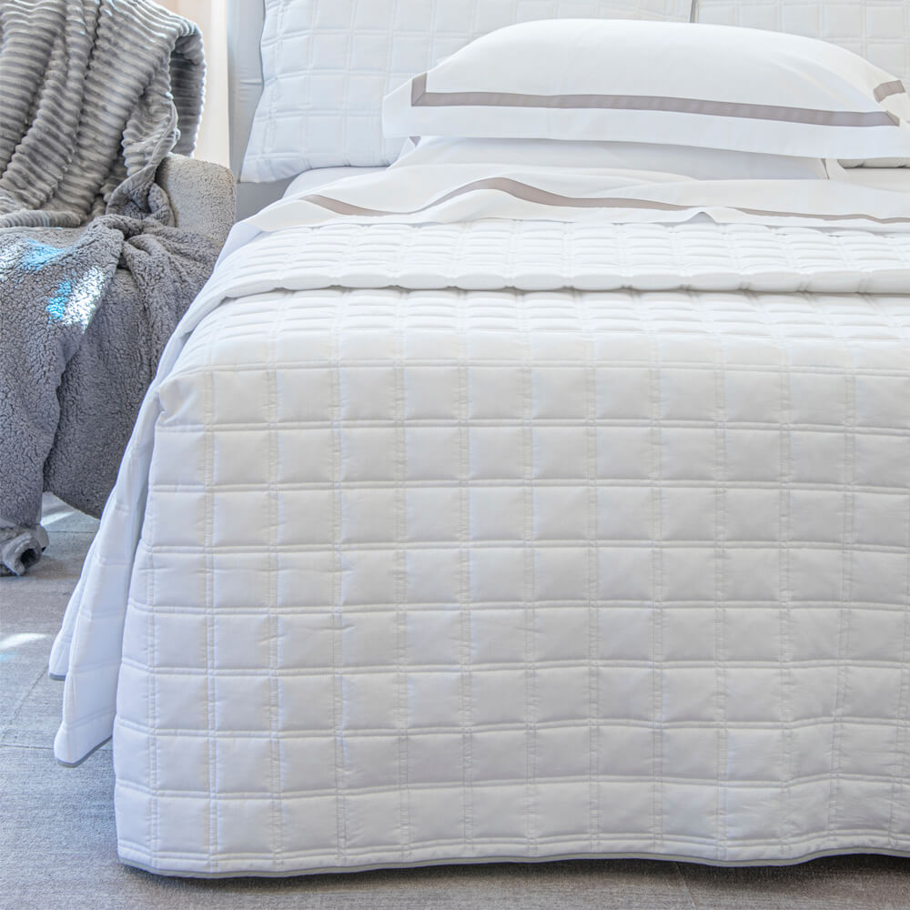 Colcha Trapuntada cetim 300 fios 100% algodão Clássica lisa - Imagem 2